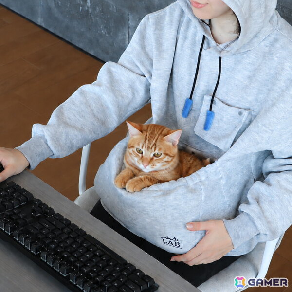 猫をお腹のポケットに入れてゲームができる「にゃんガルーパーカー3」発売！猫じゃらし紐＆撮影用スマホポケットを新搭載の画像4
