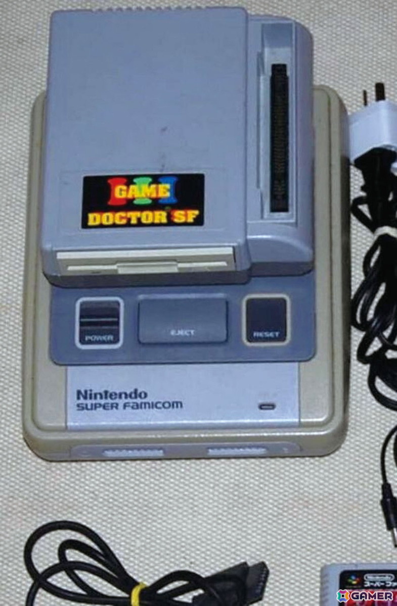当時、多くのプレイヤーは、自分が遊んでいたSFC用のディスク装置が非正規品であることを知らなかった。