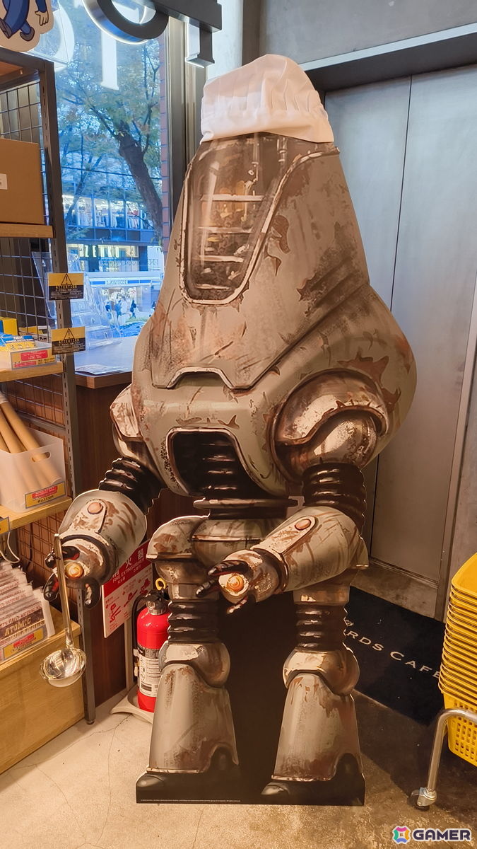 「ナニニシマスカ?」あの有名なタカハシのヌードルが食べられる!「フォールアウト」内に登場する料理を再現したフードの数々や先行販売のグッズなどもの画像