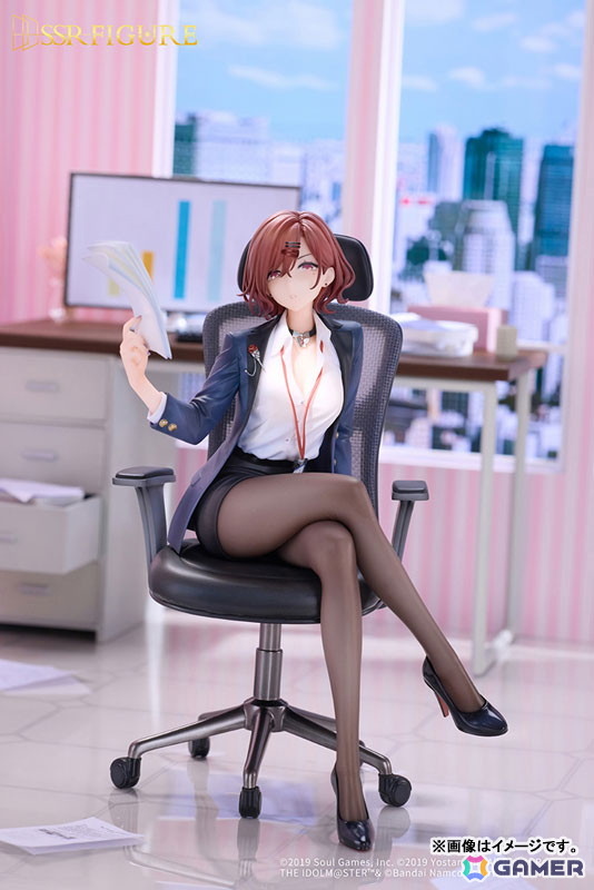 「シャニマス」×「雀魂」コラボより樋口円香が「おしごとエフォートレス」の衣装姿でフィギュア化!マグネット付きの「アクリル麻雀牌」も付属の画像