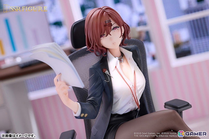 「シャニマス」×「雀魂」コラボより樋口円香が「おしごとエフォートレス」の衣装姿でフィギュア化!マグネット付きの「アクリル麻雀牌」も付属の画像