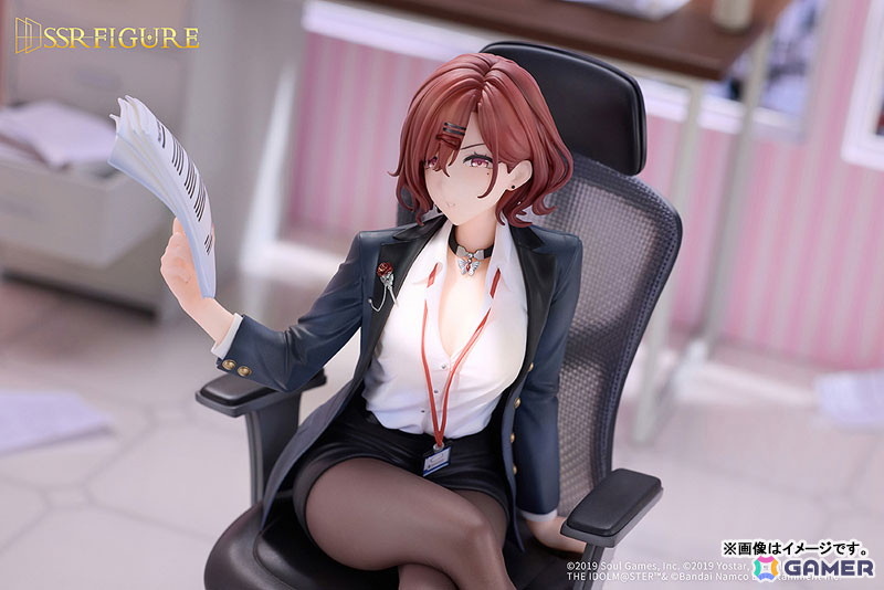 「シャニマス」×「雀魂」コラボより樋口円香が「おしごとエフォートレス」の衣装姿でフィギュア化!マグネット付きの「アクリル麻雀牌」も付属の画像