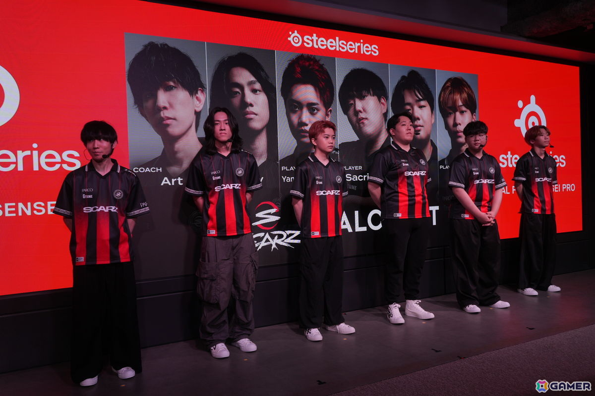 左からArtコーチ、Thiefy選手、Yamada TaroNO1選手、SacrificE選手、Kellan選手、Gray選手